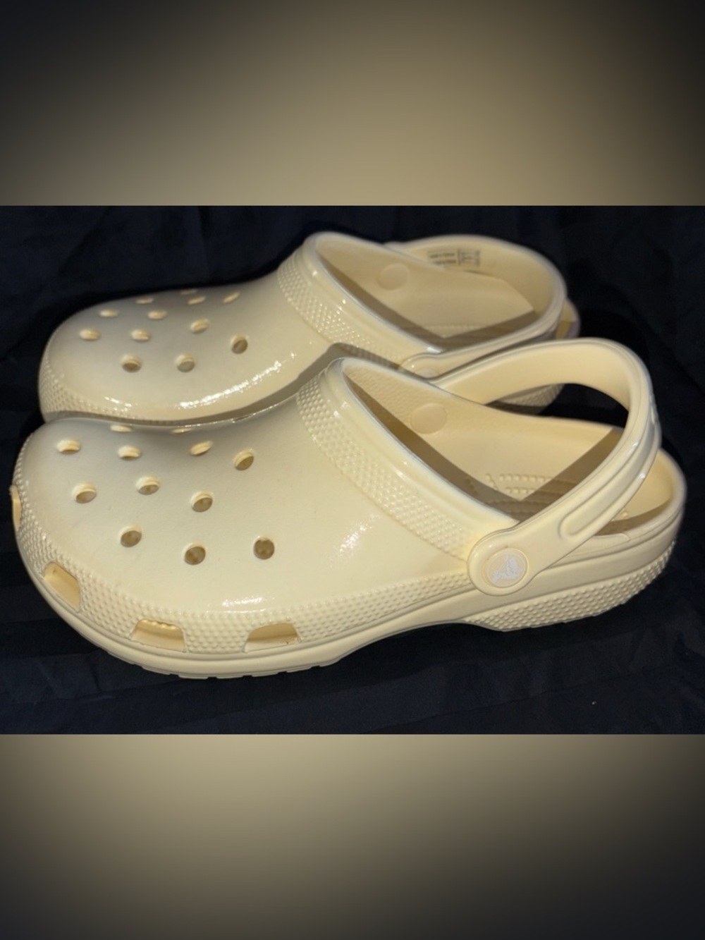 Women’s Size 8 CROCS CLASSIC CLOGS Shiny Off White (Buttercream?) Men’s 6 - Picture 2 of 9